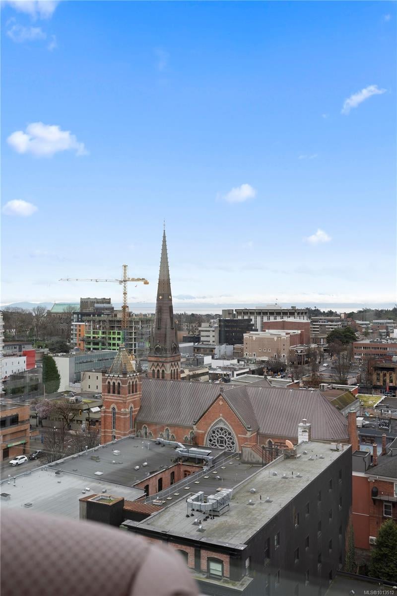 1404-728 Yates St