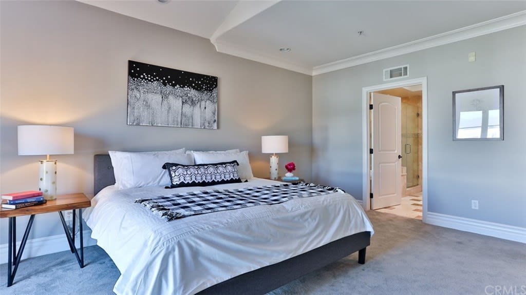 12026 Hoffman St #401