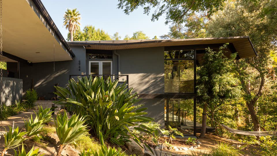 Eco-Friendly Design Reigns in This Los Angeles Midcentury Seeking $2.6M