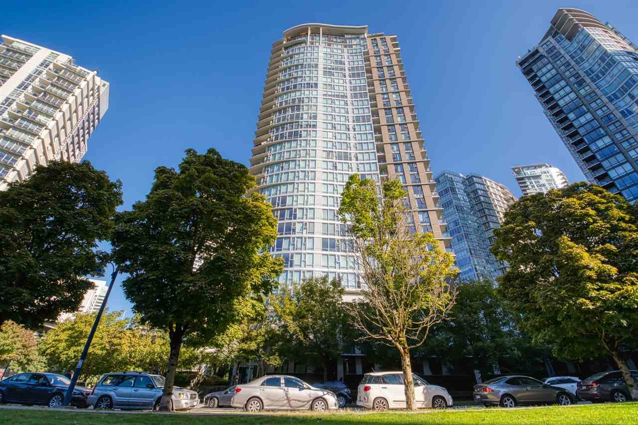 2207-583 Beach Cres