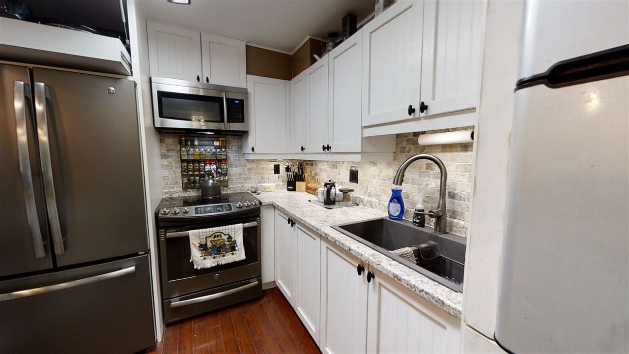 205-13955 Laurel Dr