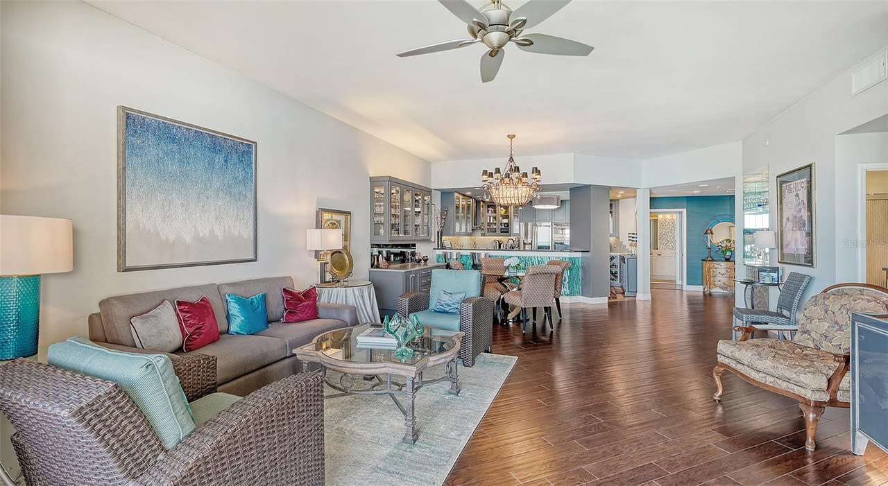 2120 Harbourside Dr, #657