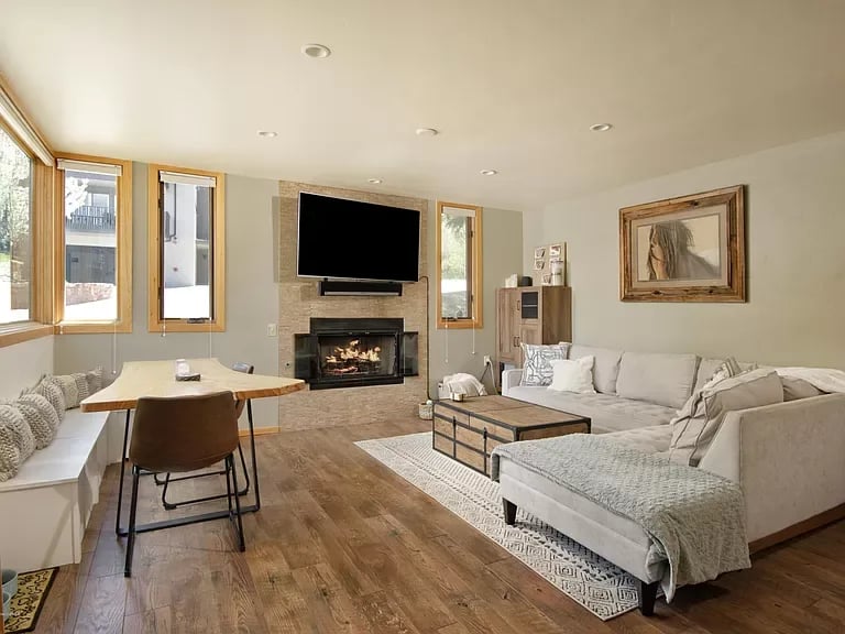 135 Carriage Wy, #3