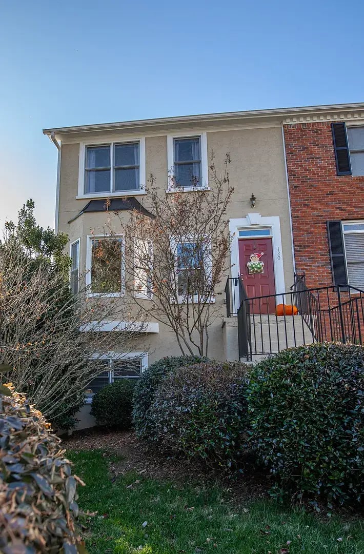 260 Manning Rd #120