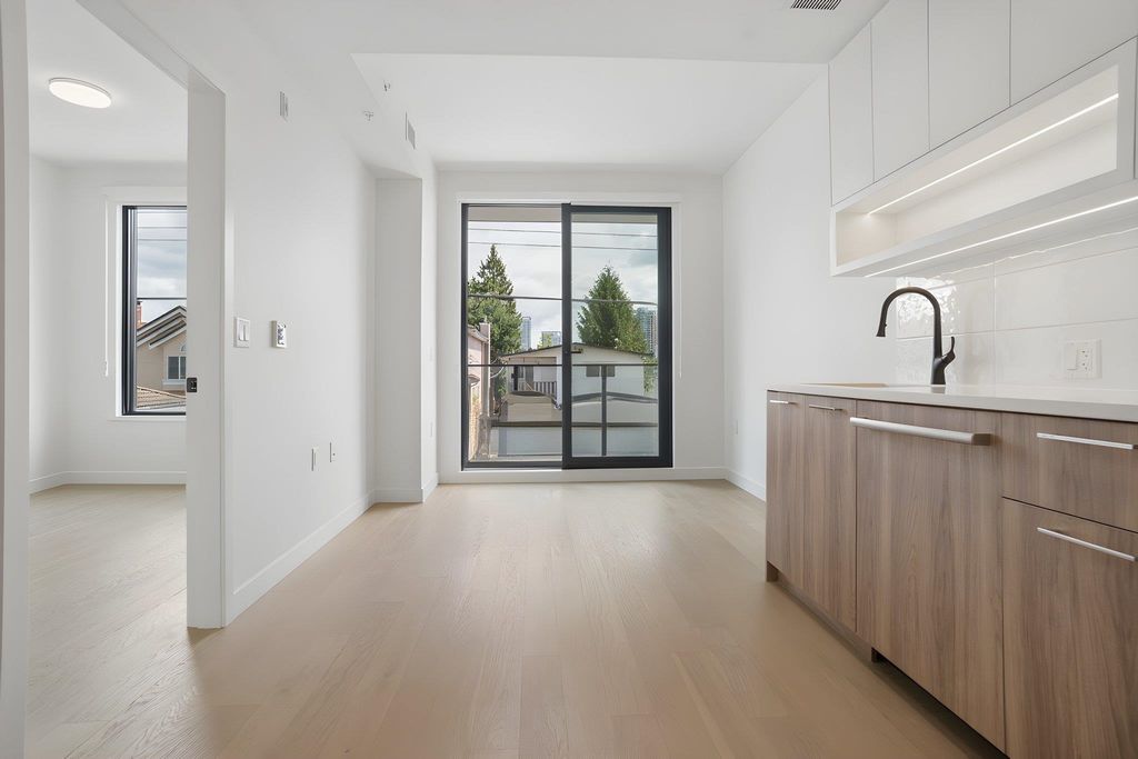 8398 Oak Street 202, Vancouver