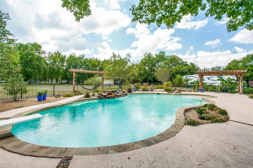 101 Ridgeview Dr