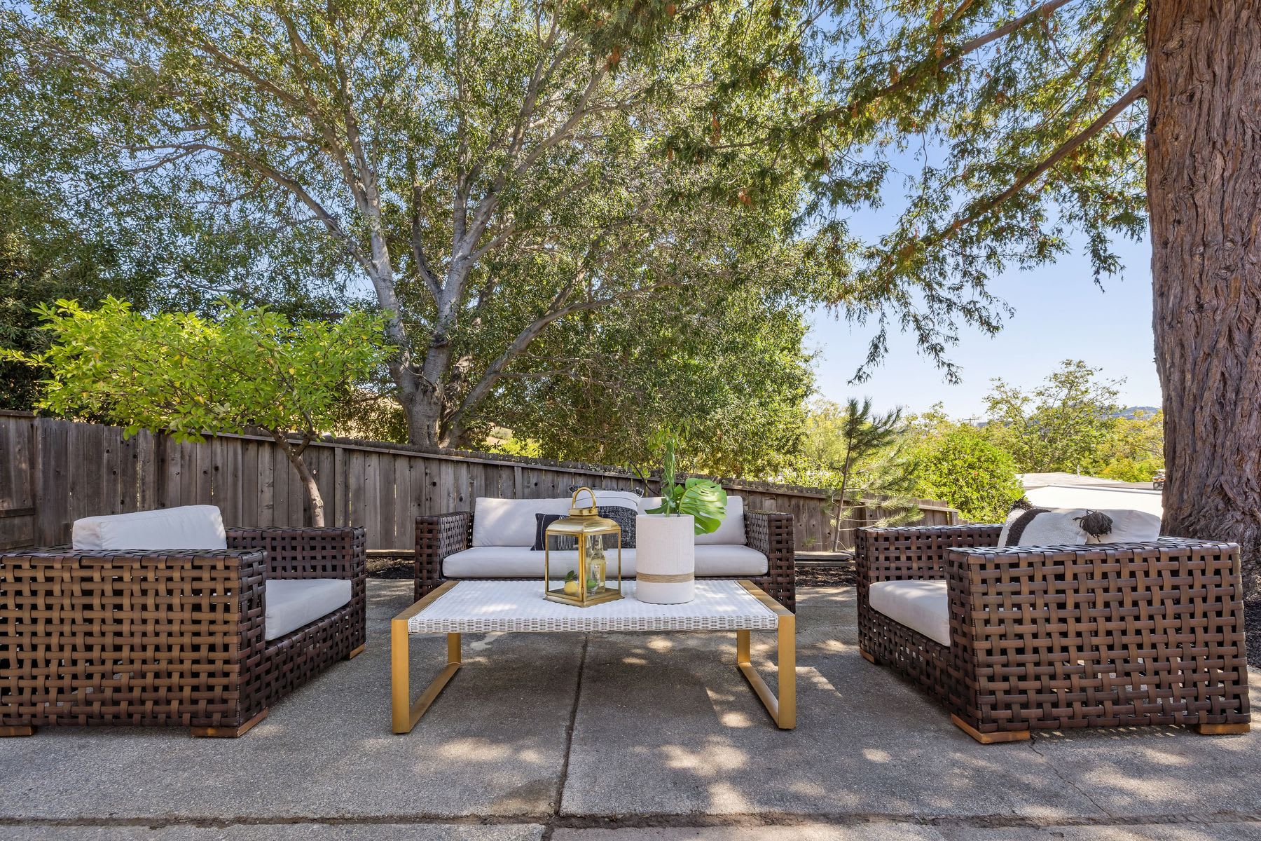 655 Knocknaboul Way