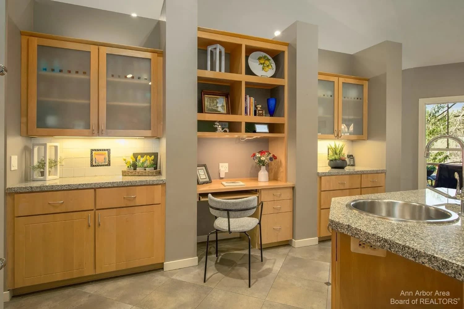 2566 Thornapple Drive, Ann Arbor, MI 48103