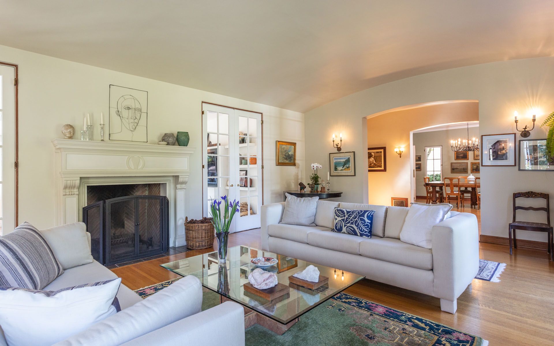 329 N Van Ness Ave, Larchmont