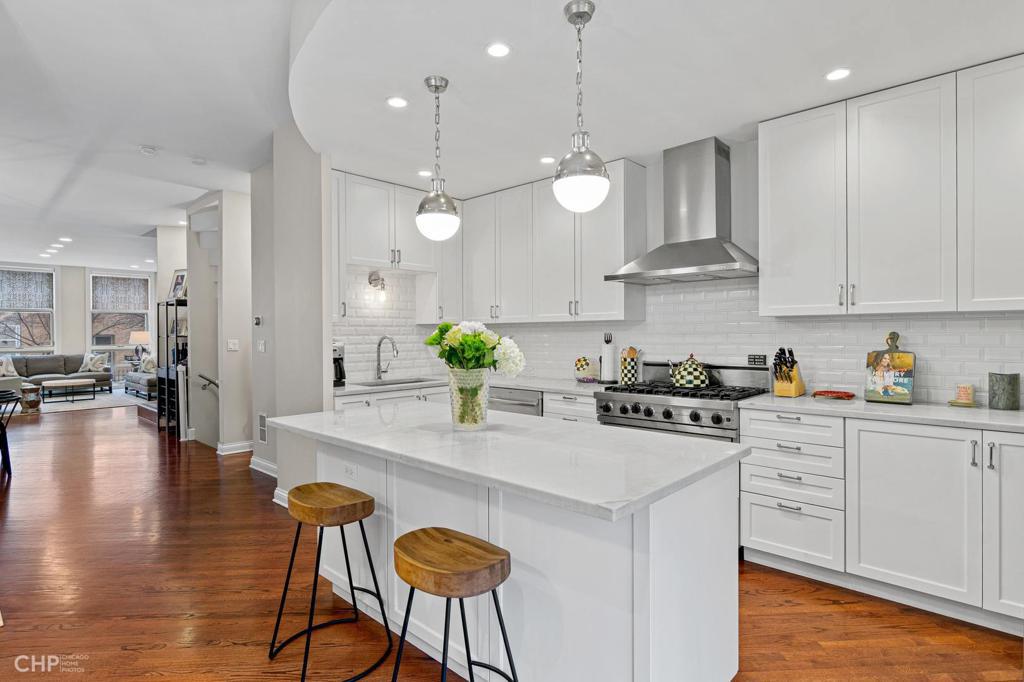 606 Bucktown Home: 2116 W. Churchill 
