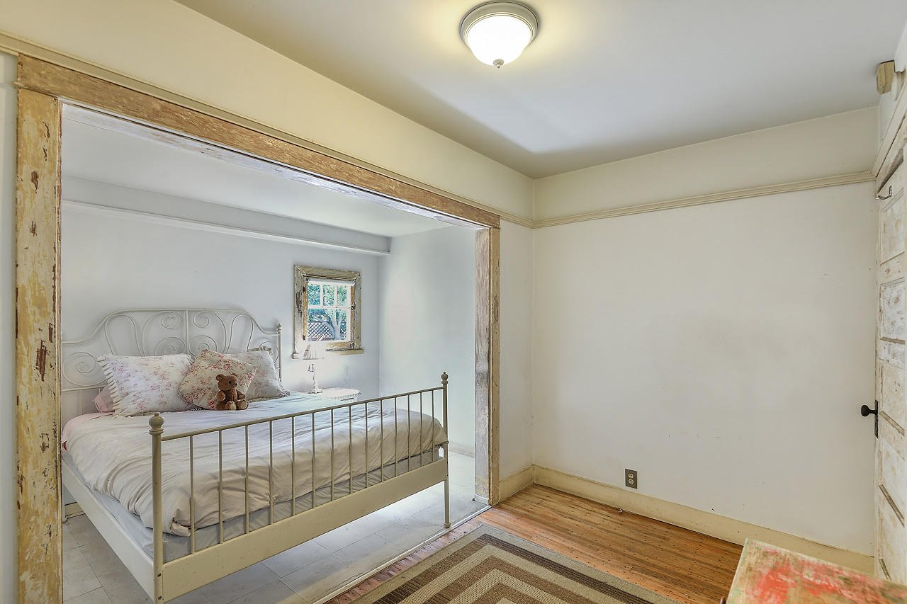 901 N Orange Grv
