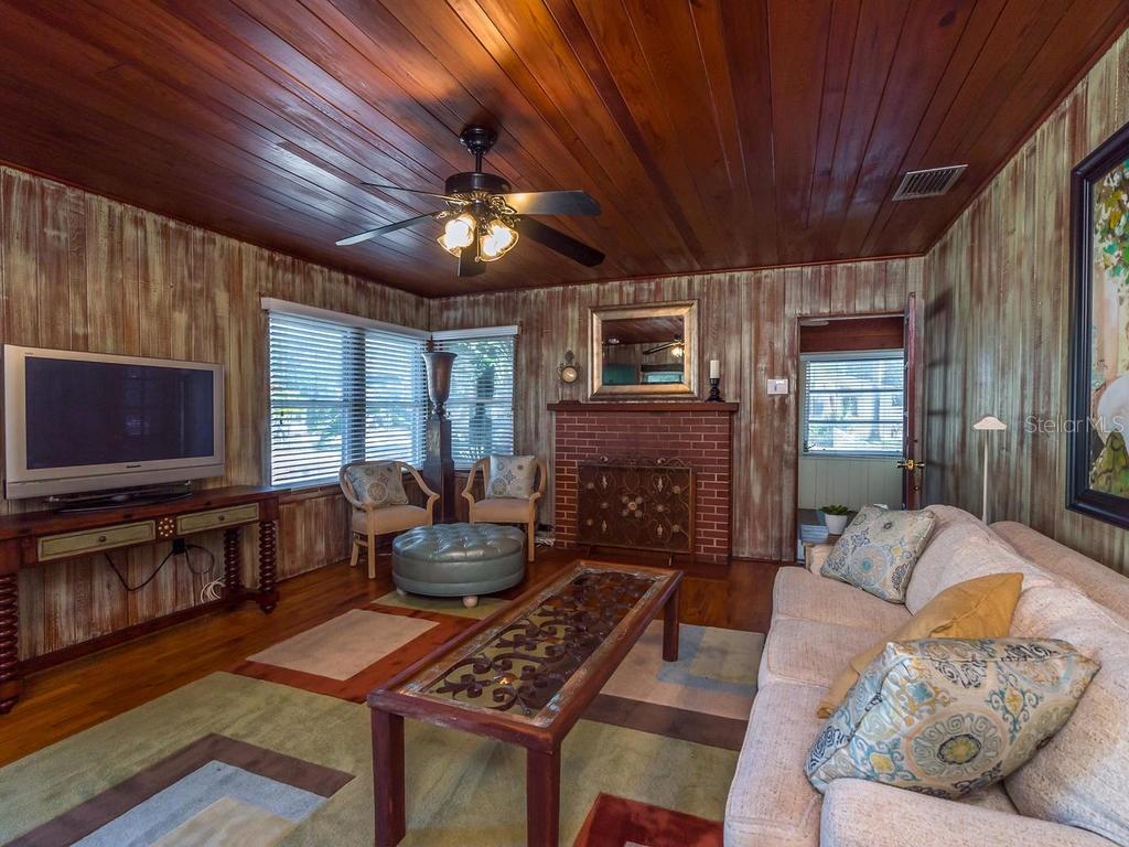 Valencia Terrace - A charming downtown cottage 