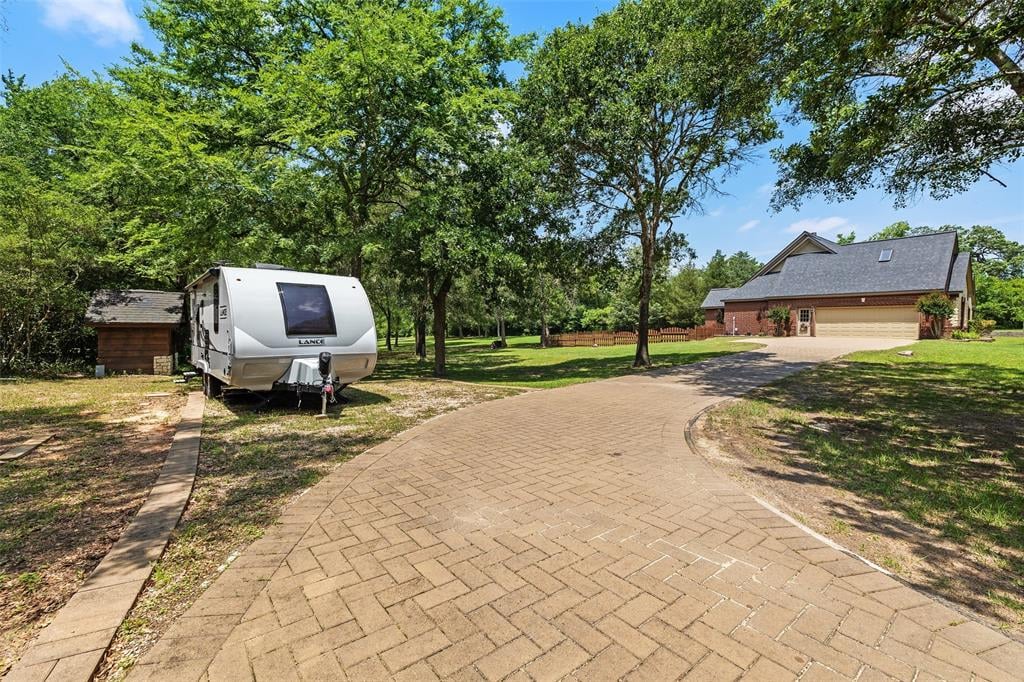 540 Walnut Dr Bellville, Tx 77418