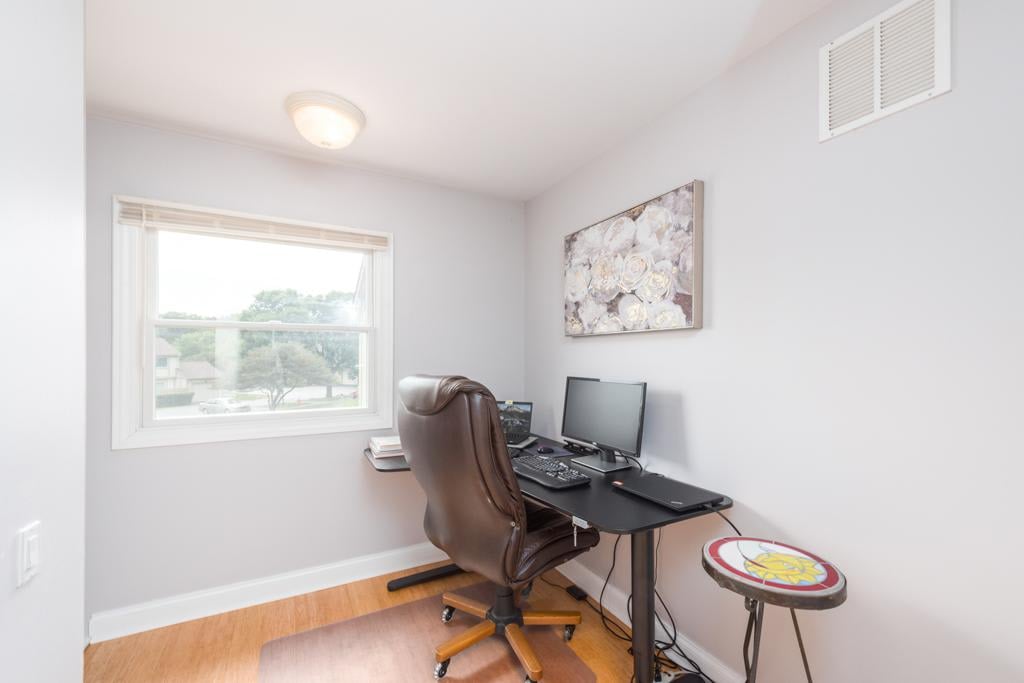 210 Queens Cove