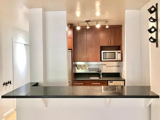 110 East 36th Street Unit: 6D