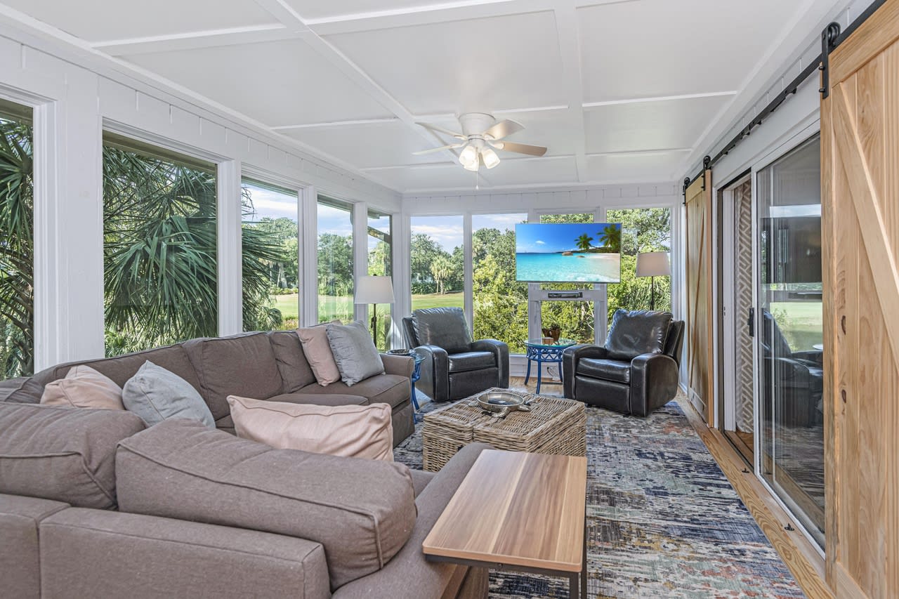 26 Twin Oaks Ln