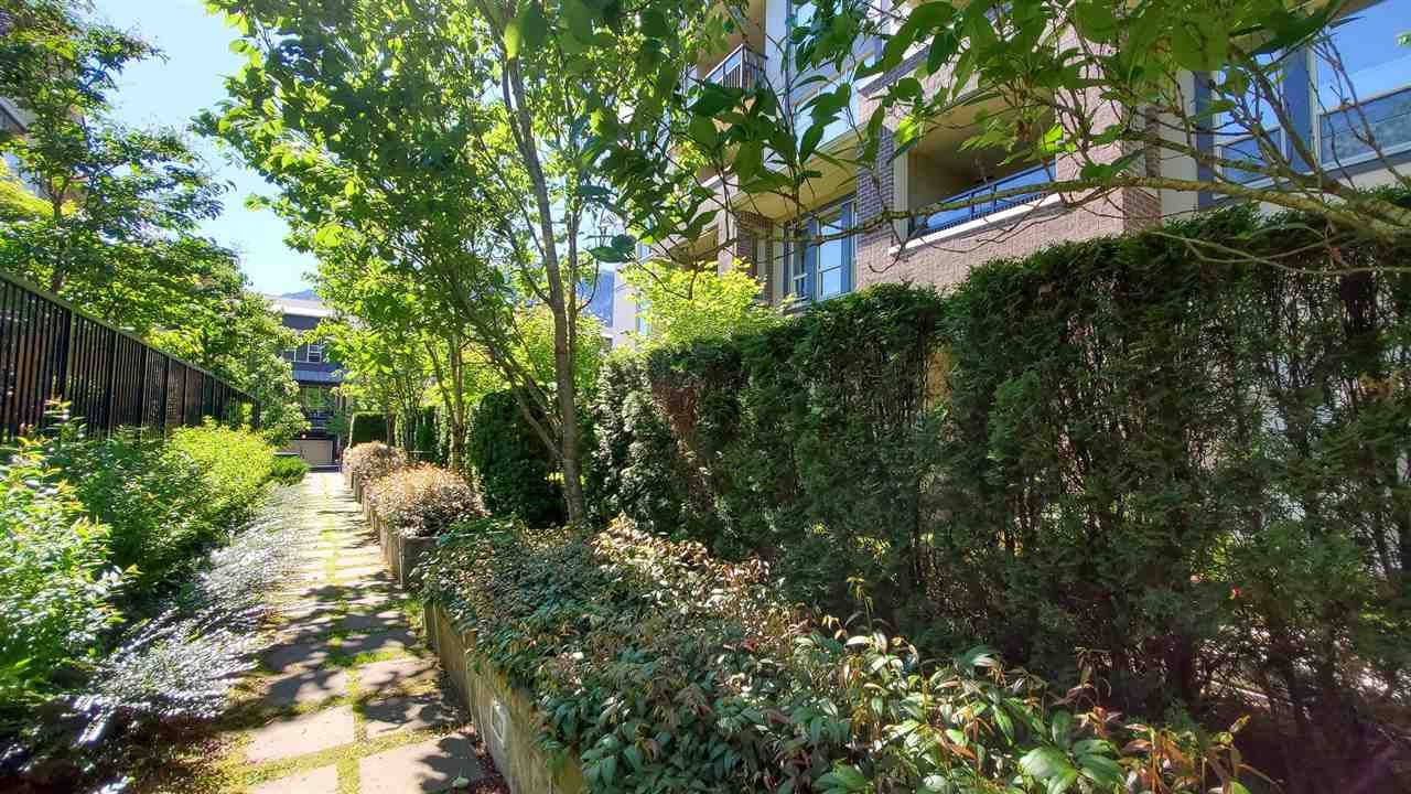 219-1211 Village Green Wy