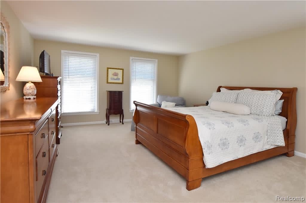 1313 LAKESIDE Drive