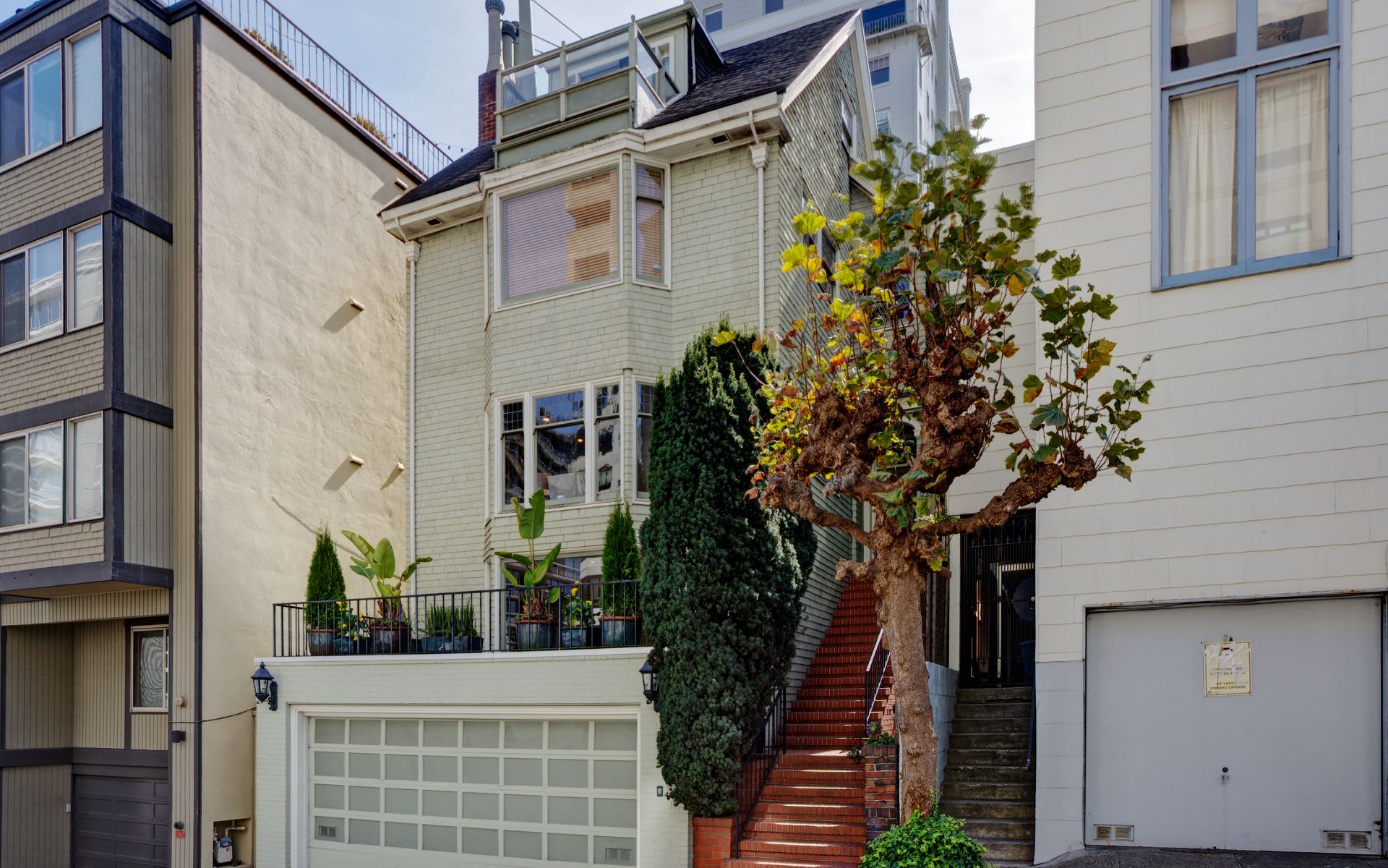 2003 Broadway St