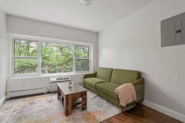 189 Woodpoint Road Unit: 3