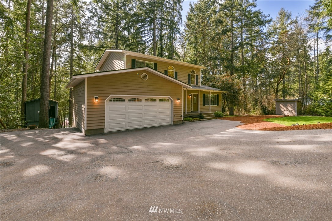 3045 NE Chippewa Ct