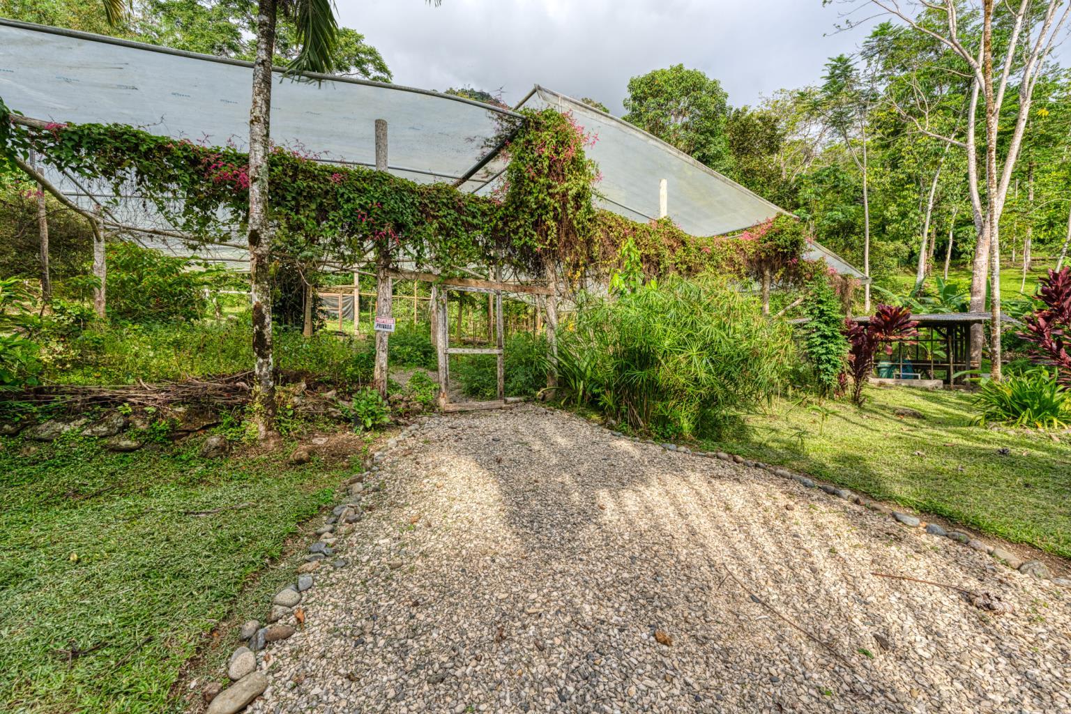 Exceptional Retreat Center on 62 Acre in Tinamastes