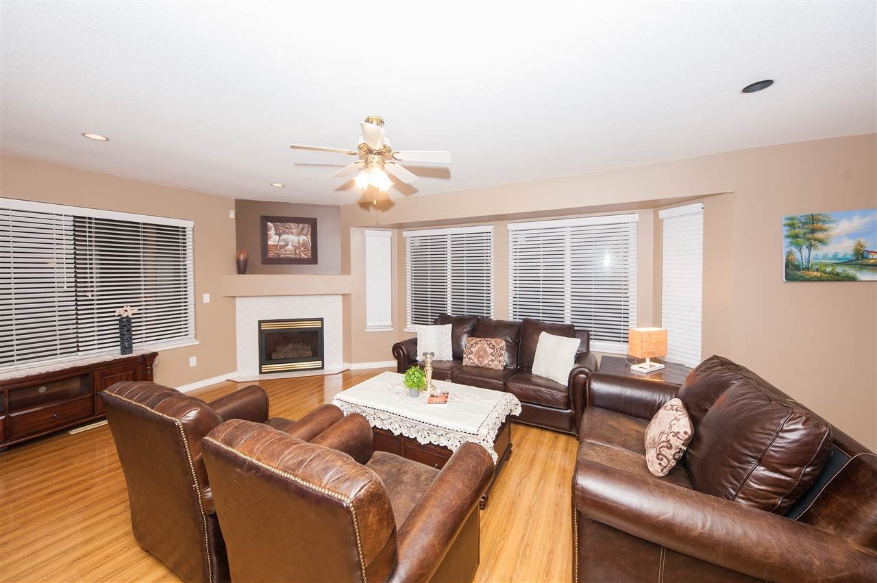 3329 Rosalie Ct