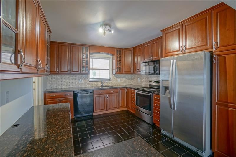 2113 NE 17TH AVE
