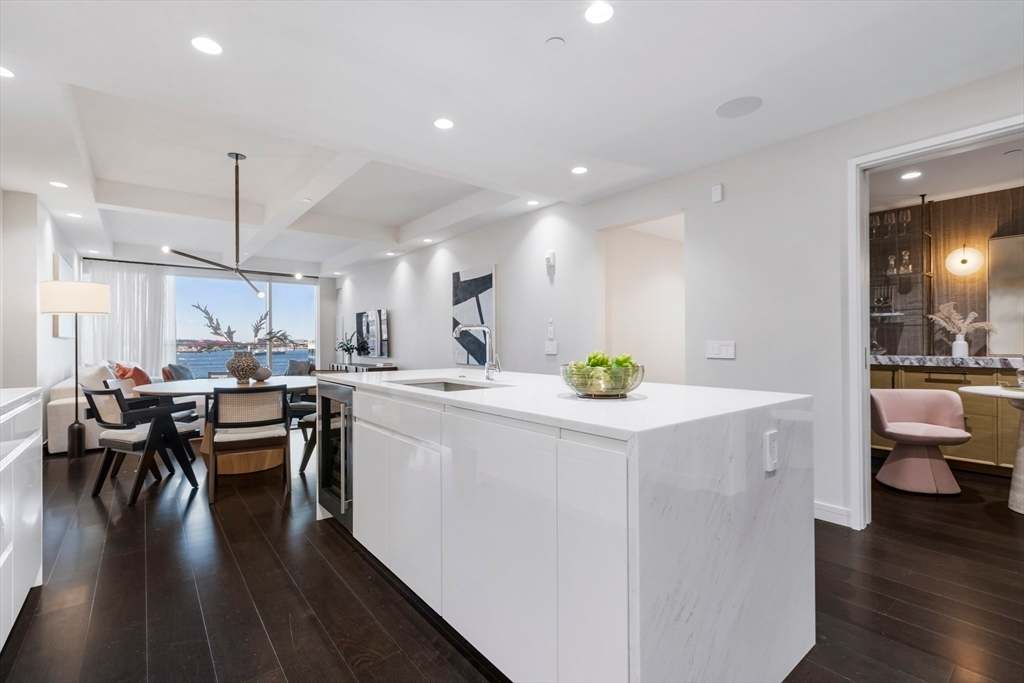 150 Seaport Blvd Unit: 6D