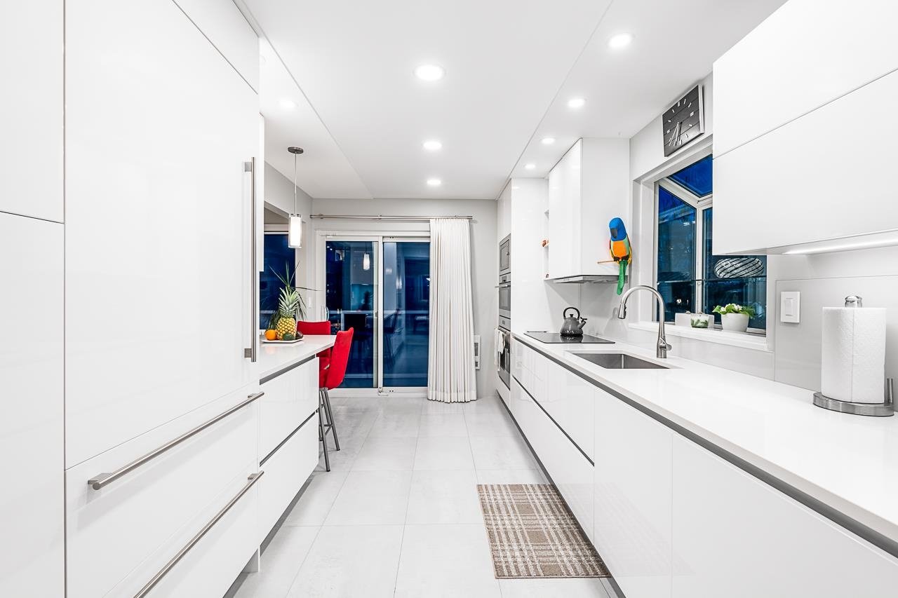 2343 Bellevue Ave