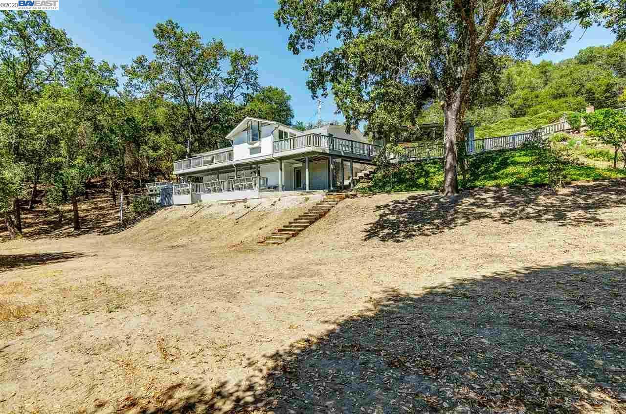 6 Saint James Ct, Orinda 