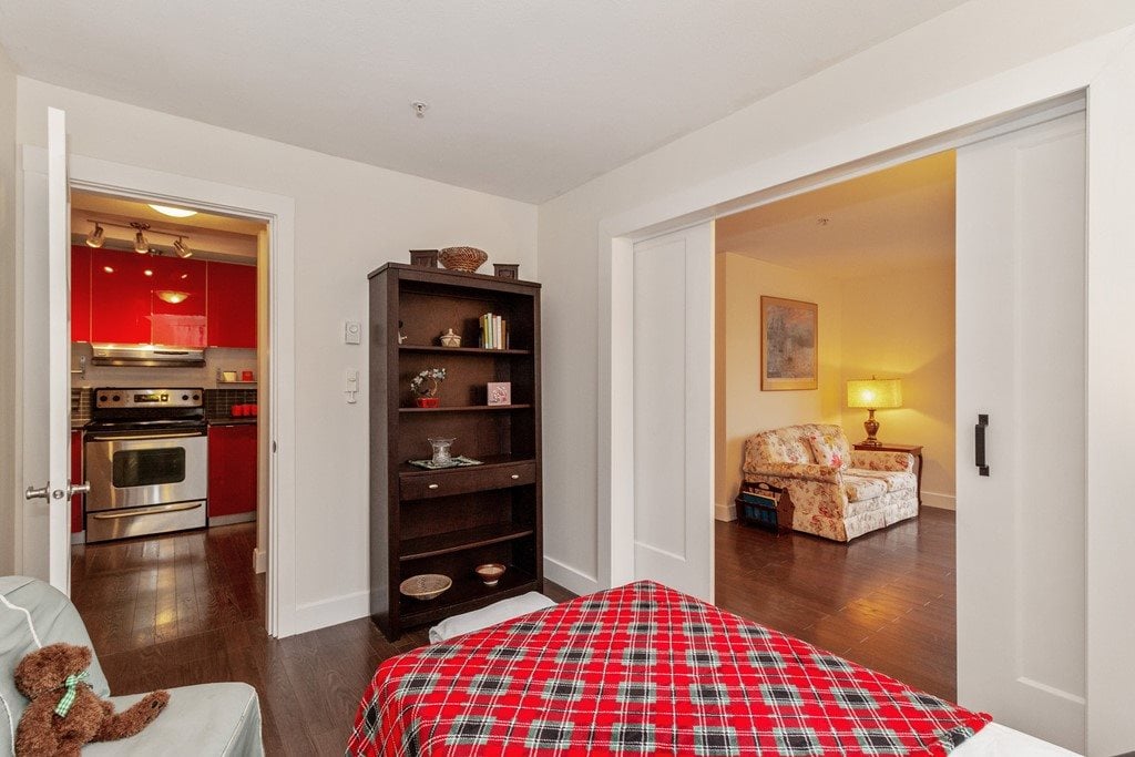 203-137 W 17th St
