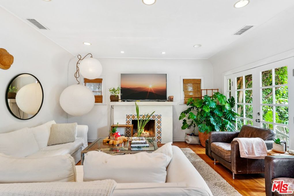 933 N Crescent Heights Blvd