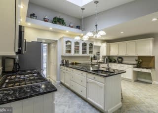 305 SAINT IVES