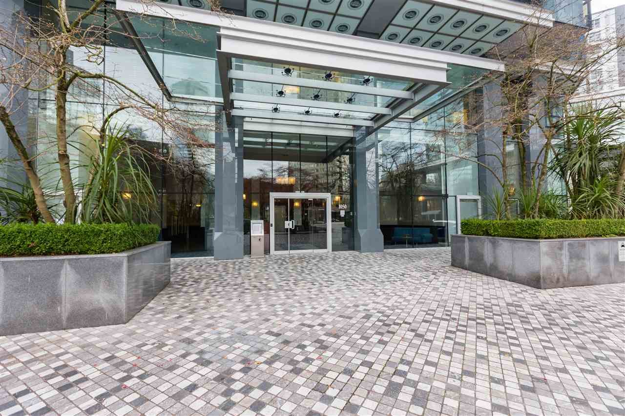 407-1050 Burrard St