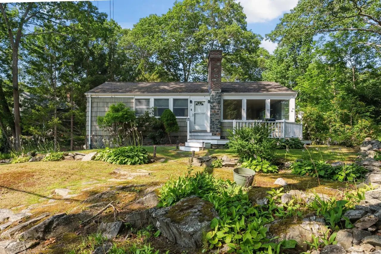 Newly Priced: 7 Rocky Knoll Road, Cape Elizabeth, ME 04107 – $649,000