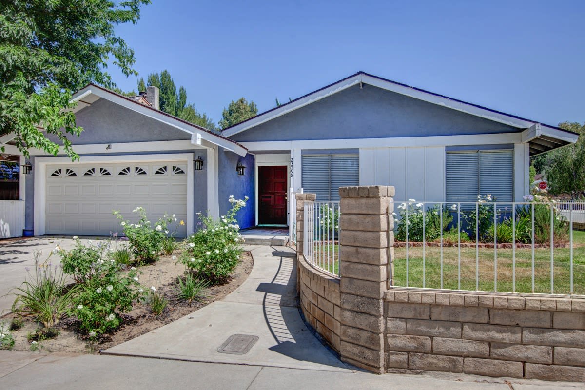 23798 Via Helina Valencia, CA