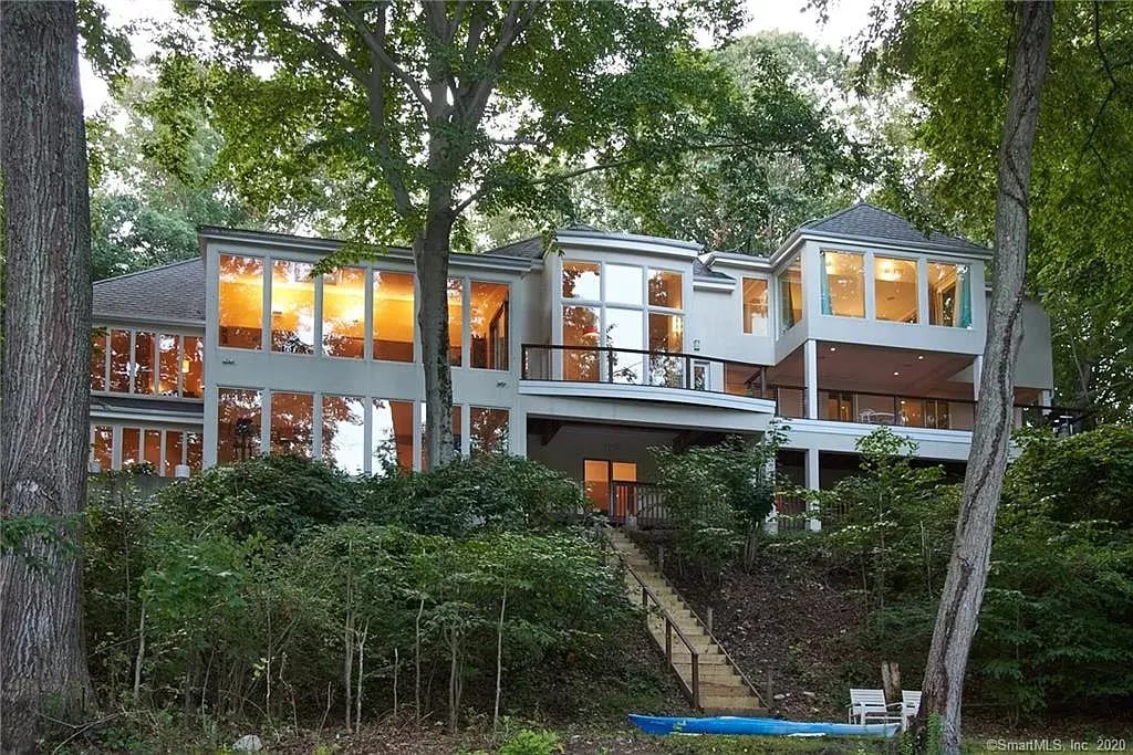 10 River Ln