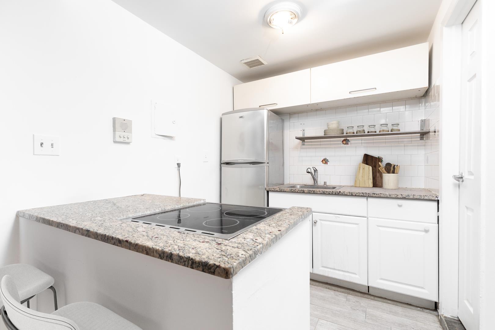 334 West 46th Street, Apt 2-R