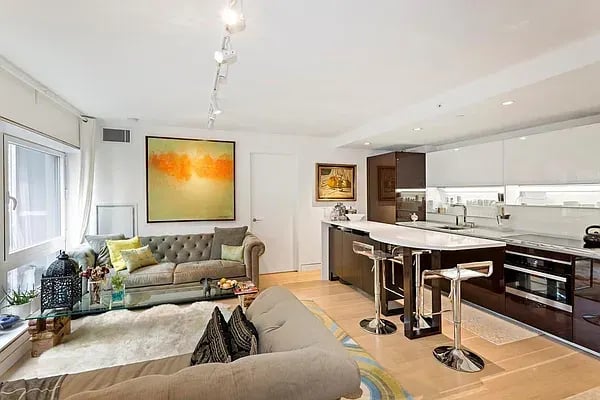 135 West 52nd Street Unit: 10F