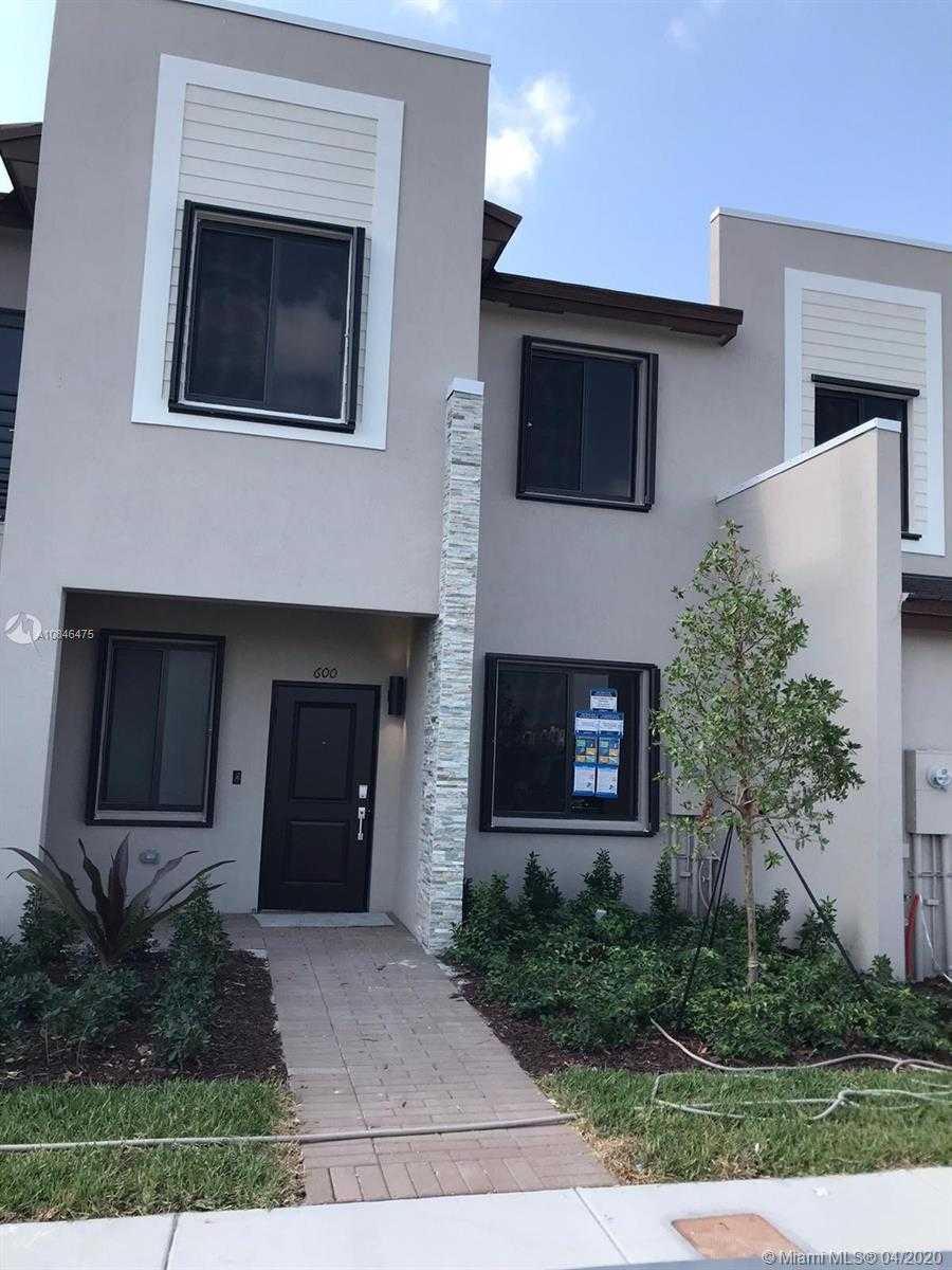 600 NE 207th St Unit 600