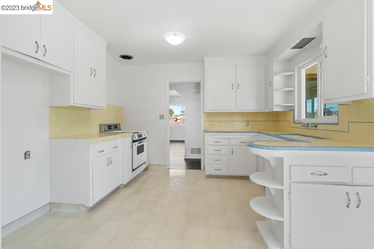 2454 San Carlos Ave