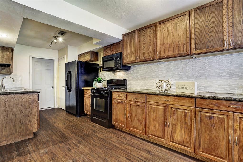 212 Harold Ln