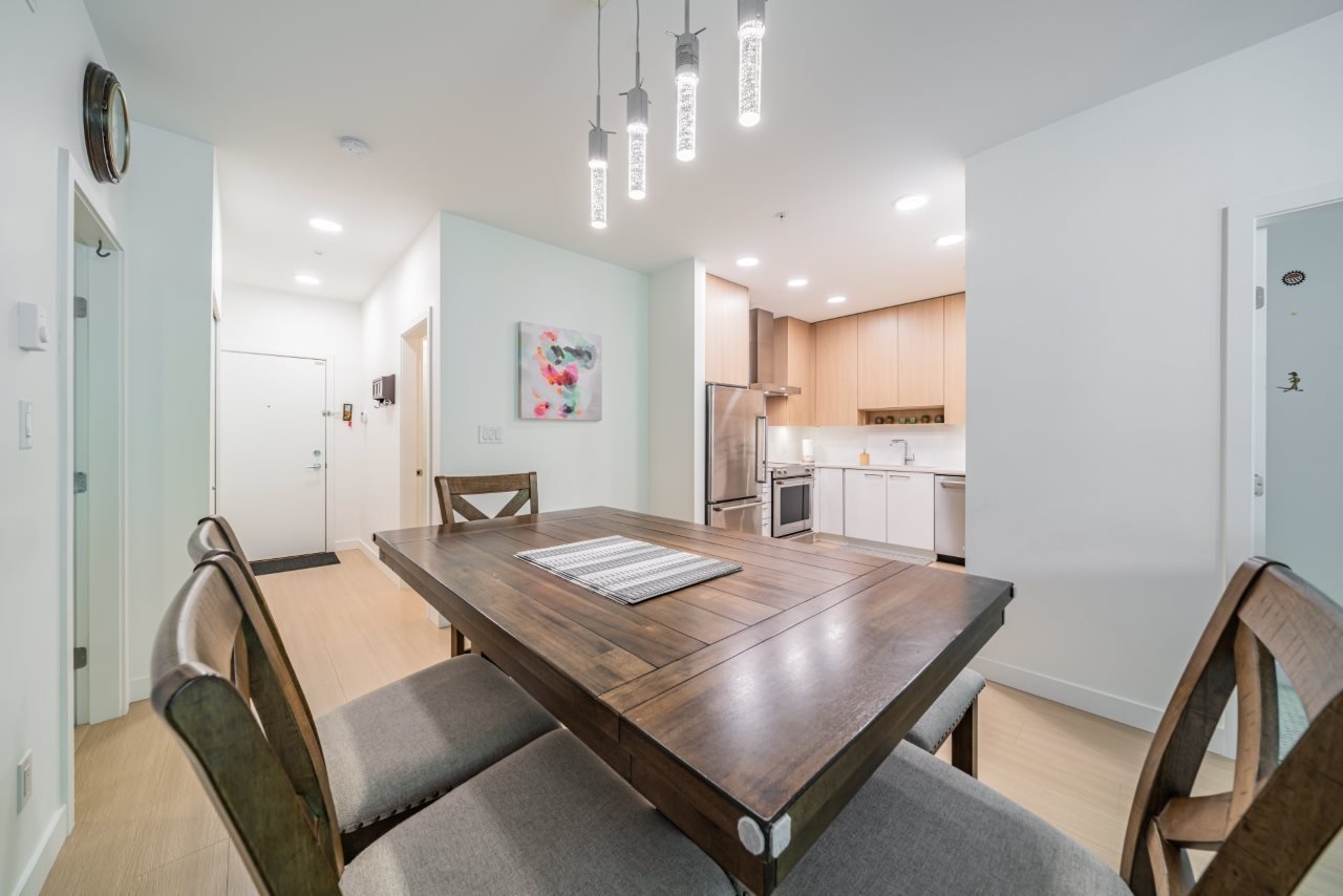 301-5460 Broadway Wy