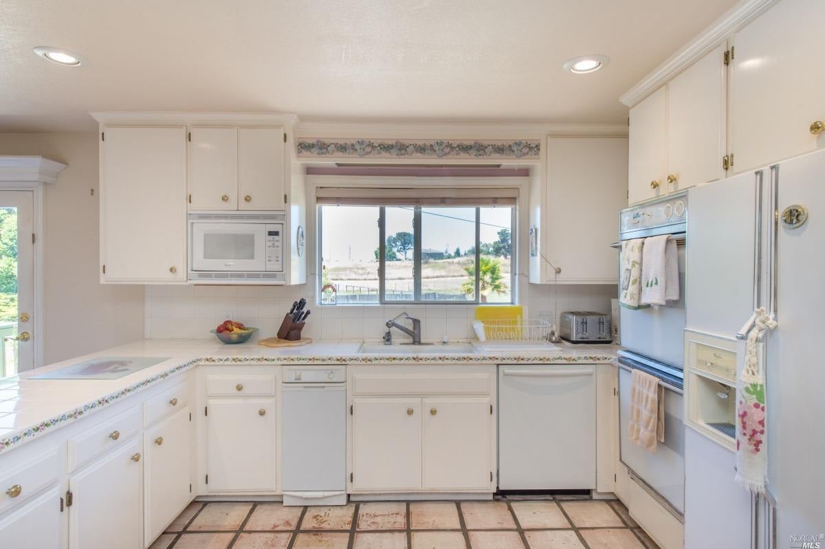 1660 Old Adobe Rd