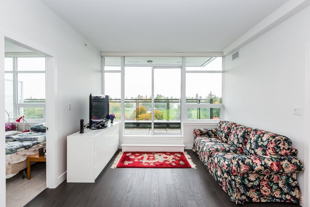802-6383 Cambie St