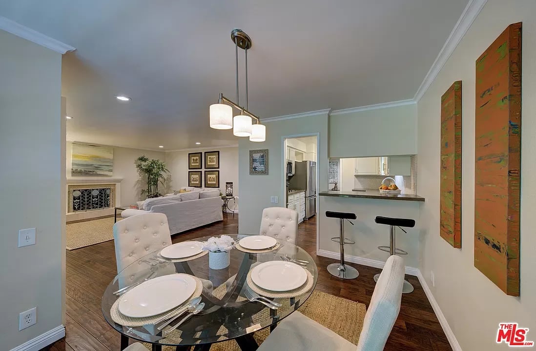 1888 Greenfield Ave #202
