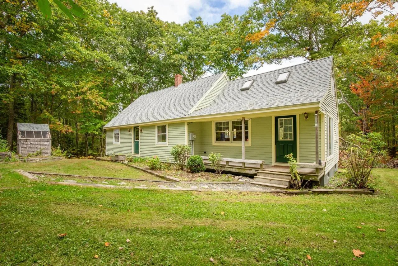 New Listing! 8 Pattys Circle, Rockport, ME 04856 – $449,000