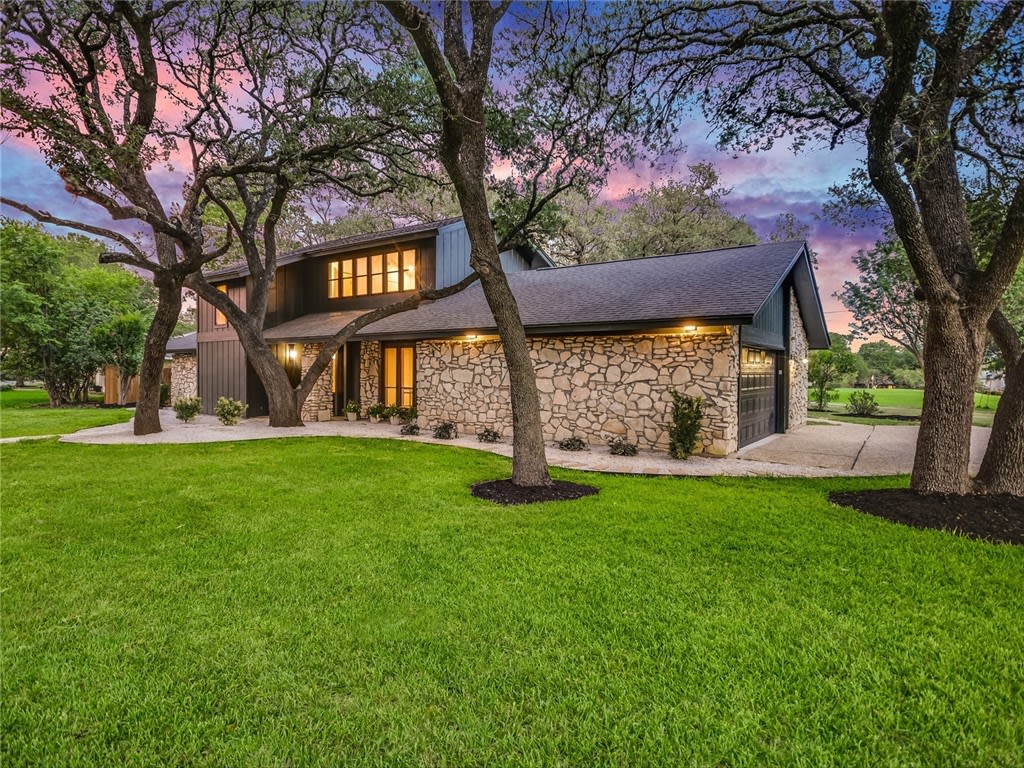 9112 Balcones Club Dr