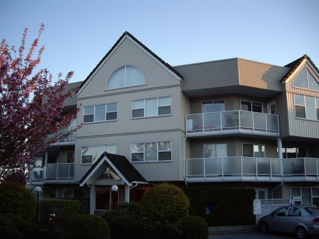 204-7071 Blundell Rd